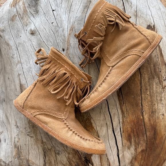 Ugg kids unisex size 3 Fringe Suede Ankle Moccasin Boots - Tan with zipper boho - Picture 8 of 9